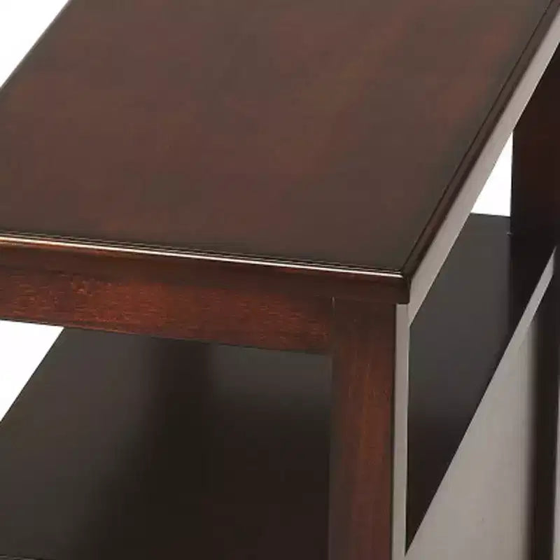 Table de chevet en bois manufacturé marron foncé avec deux tiroirs et une étagère