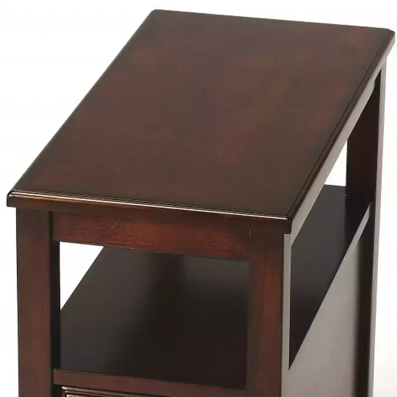 Table de chevet en bois manufacturé marron foncé avec deux tiroirs et une étagère