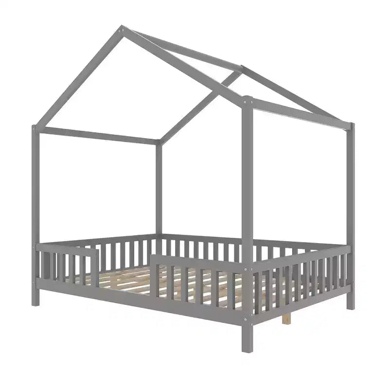 Lit Montessori pleine grandeur en forme de maison basse avec rideaux