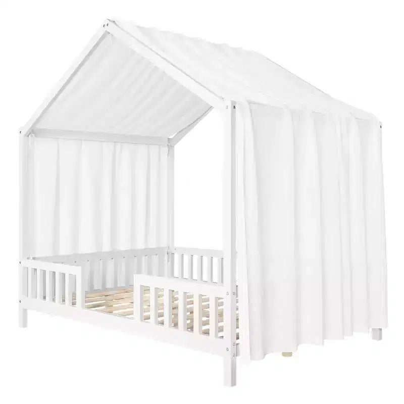 Lit Montessori pleine grandeur en forme de maison basse avec rideaux